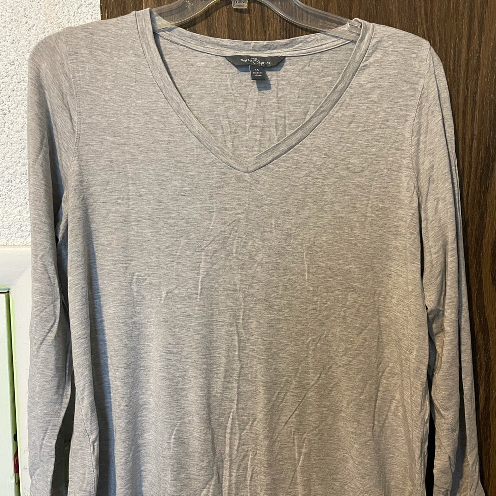 Long-sleeved gray shirt